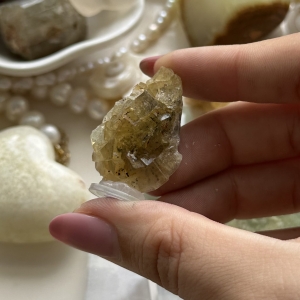 Fluoryt surowy żółty na podstawce B11