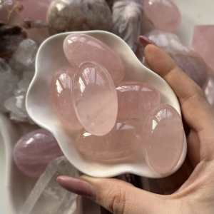 Kwarc Różowy polerowana bryłka shiva D24