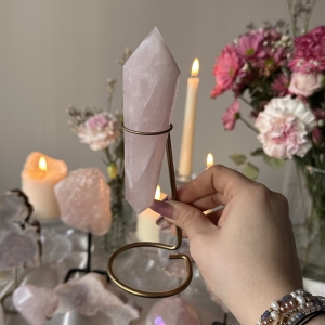 Kwarc różowy balerina na stojaku vogel A14