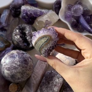 Ametyst surowy stalaktyt D8