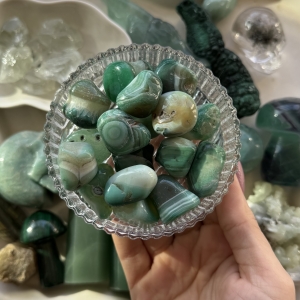 Agat polerowany zielony barwiony 2-3cm E50